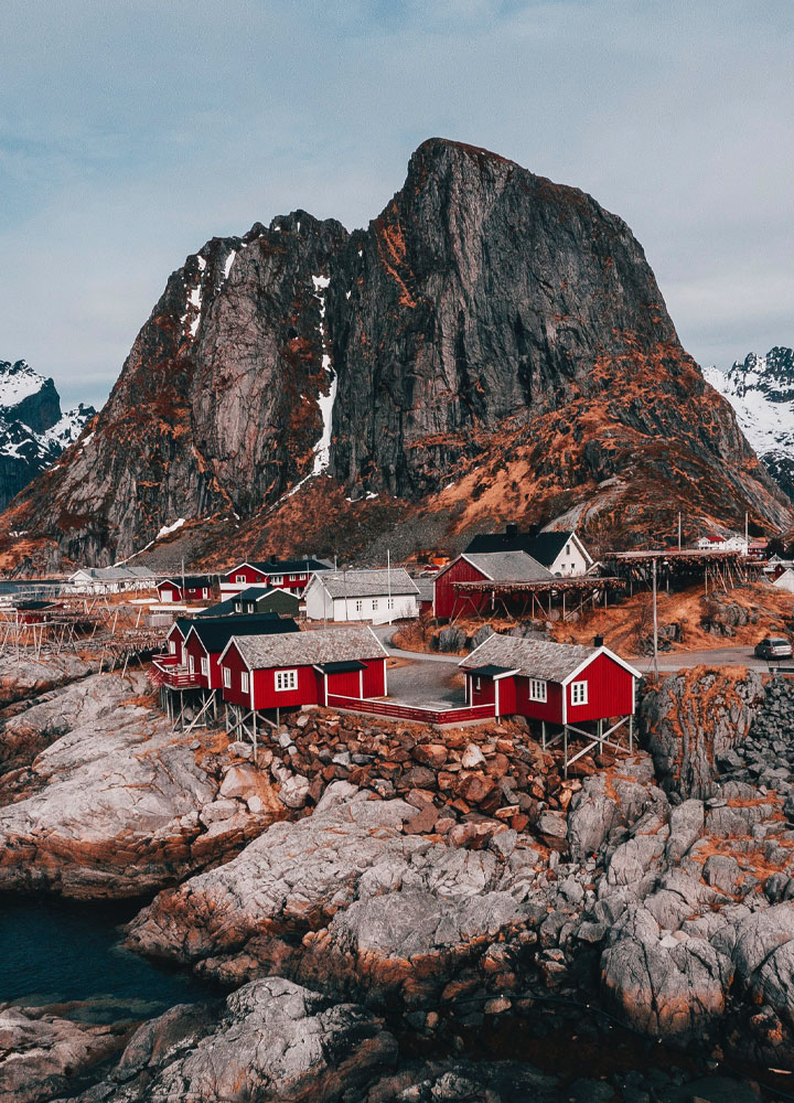 riproduzione di nave vichinga che naviga in norvegia