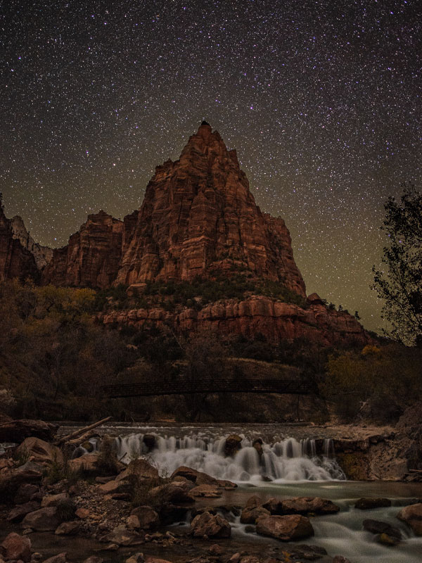 zion-national-park riproduzione di nave vichinga che naviga in norvegia