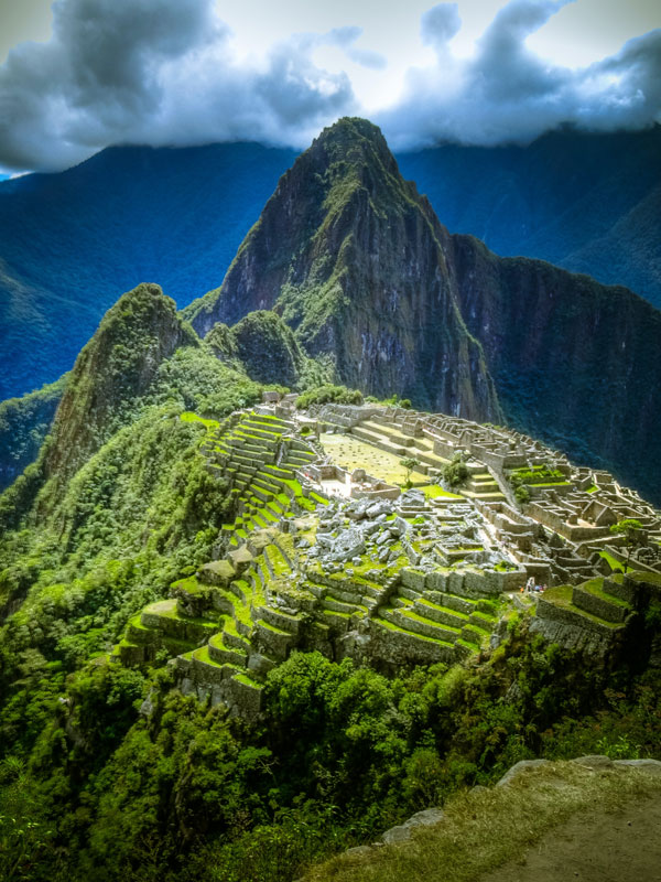 macchu-picchu-peru riproduzione di nave vichinga che naviga in norvegia
